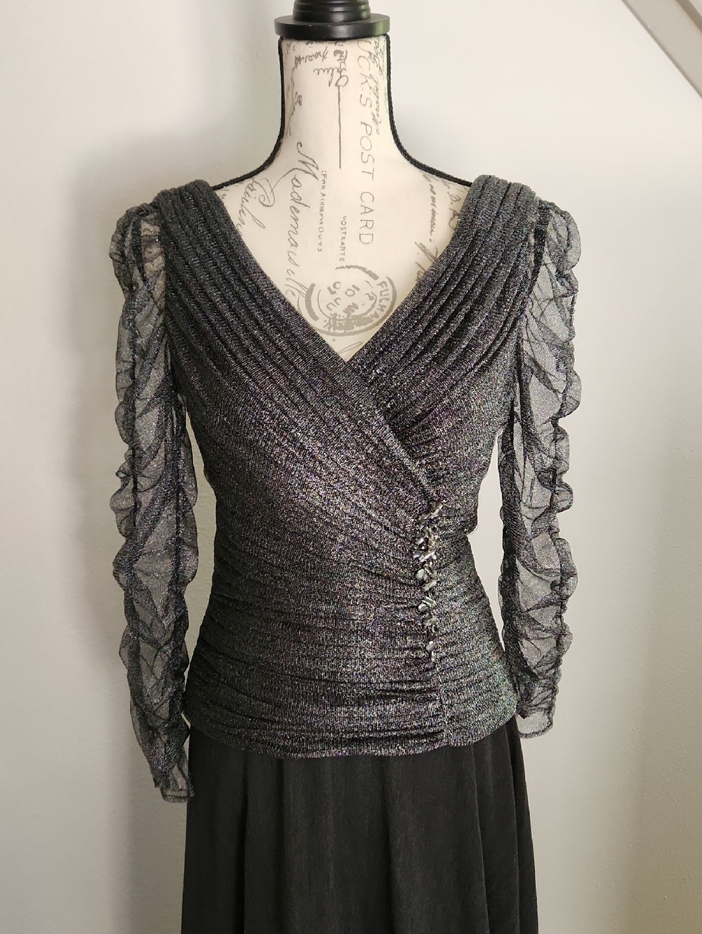 Tadashi Shoji Metallic Black Ruffled Sleeve Fitted Formal Top...size 6?
